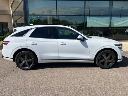 Used 2025 Genesis GV70 3.5T Sport w/ Sport Advanced Package AWD/4WD image 6