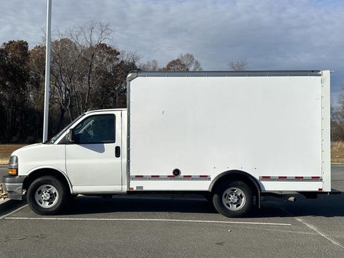 Used 2023 Chevrolet Express 3500 w/ Power Convenience Package image 2