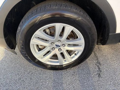 Used 2019 Ford Explorer XLT AWD/4WD image 11