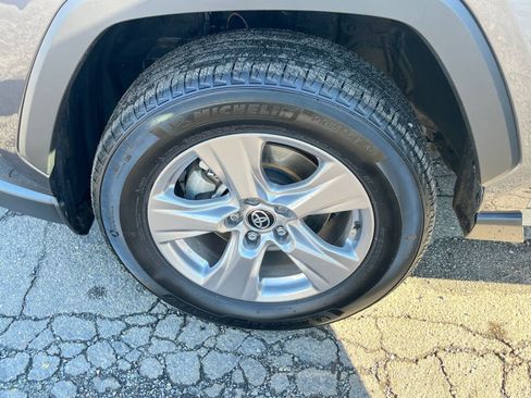 Used 2025 Toyota RAV4 XLE image 31