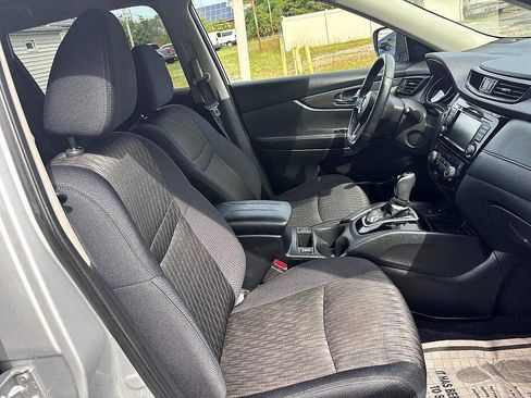 Used 2019 Nissan Rogue SV w/ Premium Package image 14
