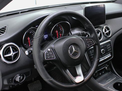Used 2020 Mercedes-Benz GLA 250 w/ Convenience Package image 33