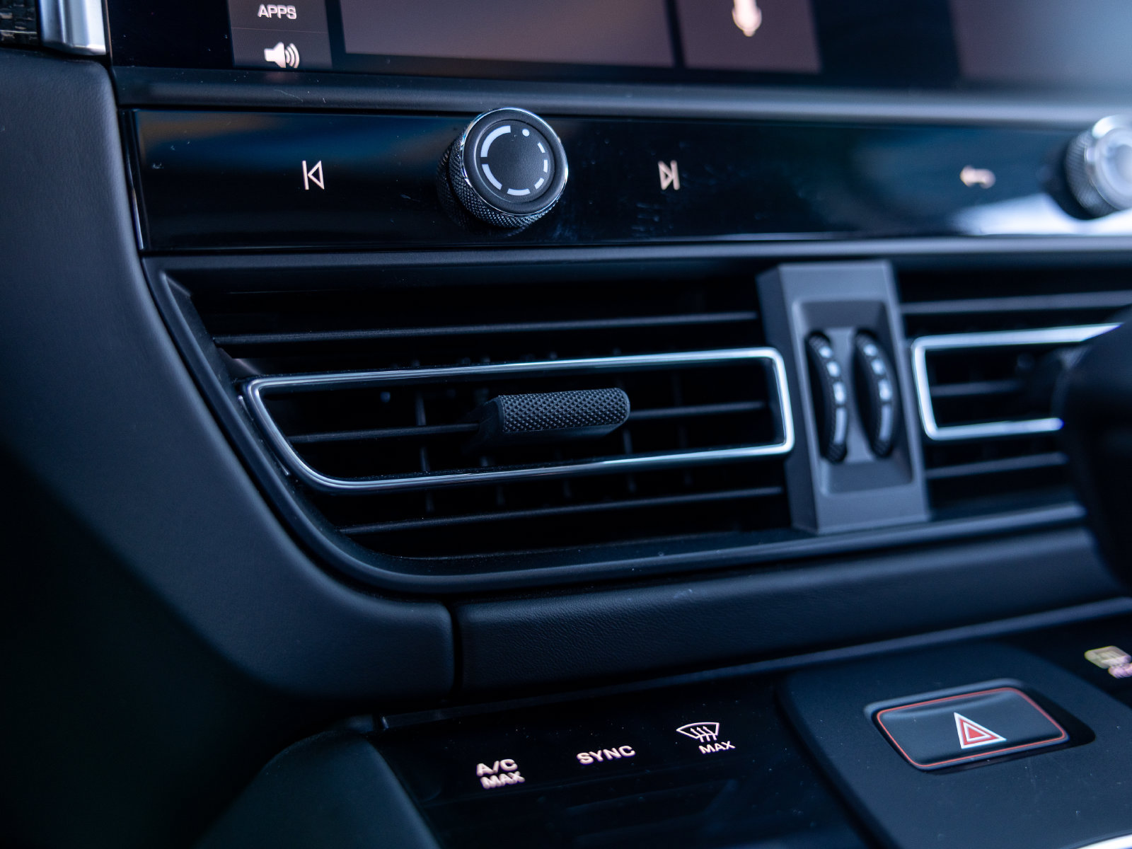 Certified 2023 Porsche Macan S AWD/4WD image 39