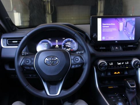 Used 2025 Toyota RAV4 XSE AWD/4WD image 37