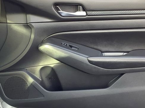 Used 2024 Nissan Altima 2.5 SV image 15