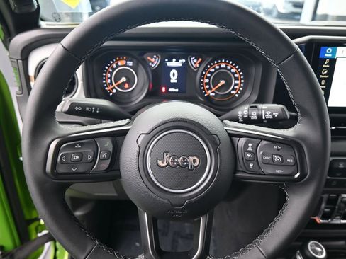 Used 2025 Jeep Wrangler Sport S image 17