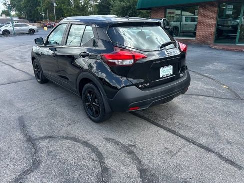 Used 2019 Nissan Kicks S FWD image 4
