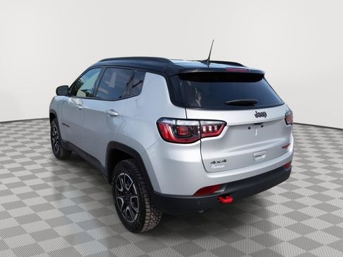 Used 2025 Jeep Compass Trailhawk AWD/4WD image 7