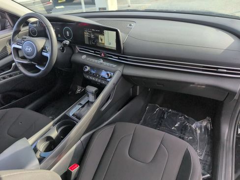 Used 2025 Hyundai Elantra SEL FWD image 32