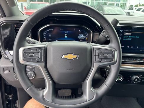 Used 2023 Chevrolet Silverado 1500 LT AWD/4WD image 7