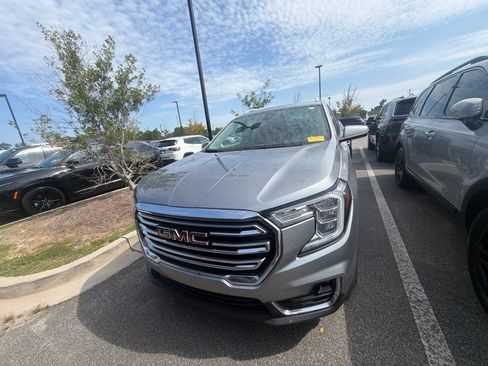 Used 2023 GMC Terrain SLT FWD image 3