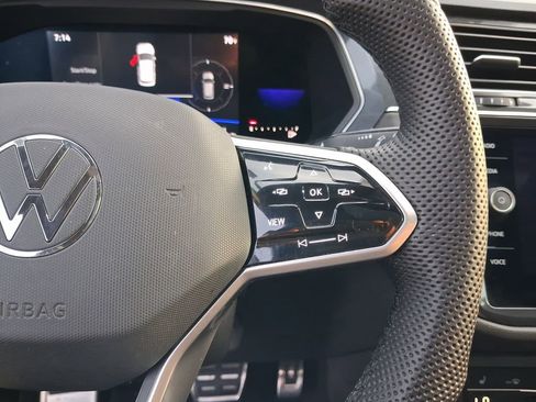 Used 2022 Volkswagen Tiguan SE R-Line FWD image 19