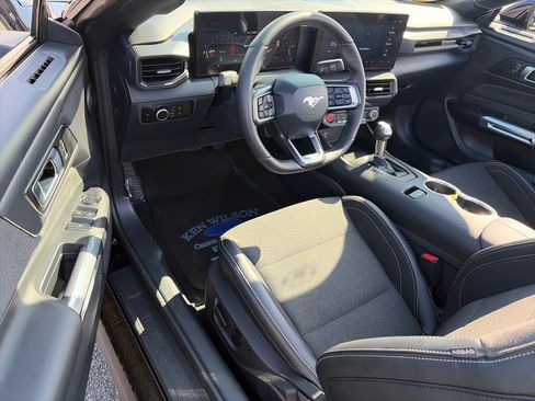 Used 2026 Ford Mustang Convertible RWD image 6