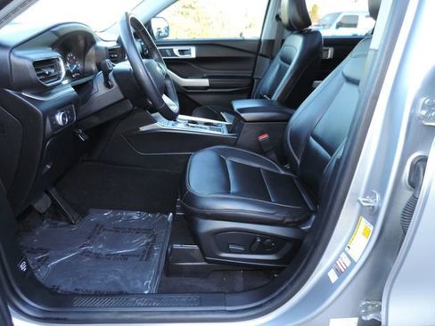 Used 2021 Ford Explorer XLT w/ Equipment Group 202A image 19