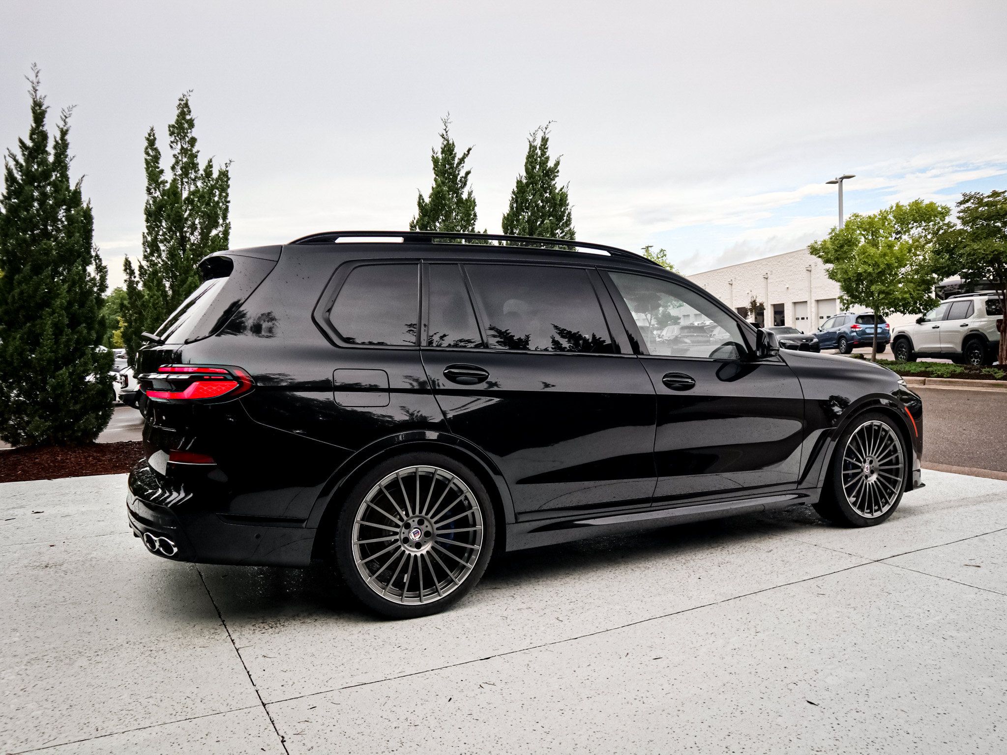 Used 2025 BMW ALPINA XB7 AWD/4WD image 11
