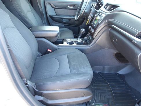 Used 2016 Chevrolet Traverse LT w/ Style and Technology Package FWD image 21