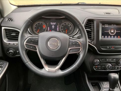 Used 2019 Jeep Cherokee Latitude Plus FWD image 6