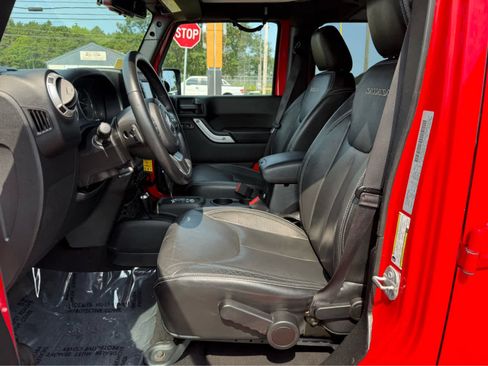 Used 2017 Jeep Wrangler Unlimited Sahara w/ Dual Top Group AWD/4WD image 12