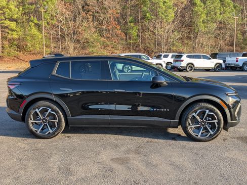 Used 2025 Chevrolet Equinox EV LT image 10