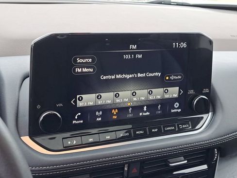 Used 2021 Nissan Rogue Platinum image 14