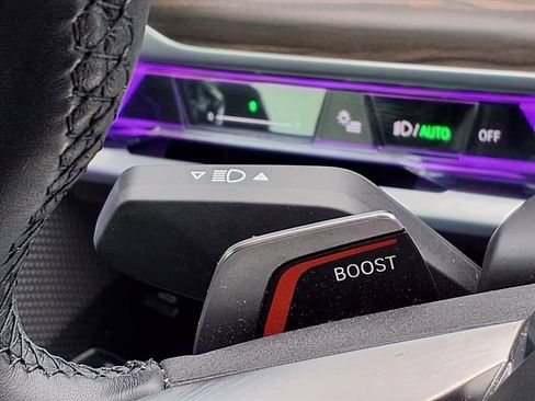 Used 2023 BMW i7 xDrive60 w/ Parking Assistance Package image 21