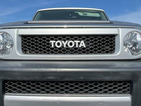 Used 2010 Toyota FJ Cruiser 4WD image 9