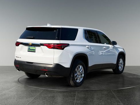 Used 2022 Chevrolet Traverse LS AWD/4WD image 9