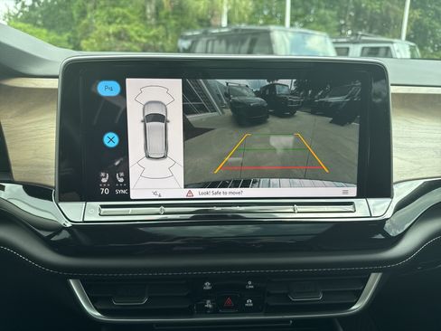 Used 2024 Volkswagen Atlas SE FWD image 19