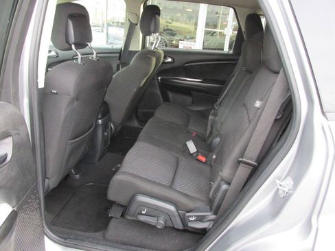 Used 2017 Dodge Journey SE w/ Flexible Seating Group FWD image 16