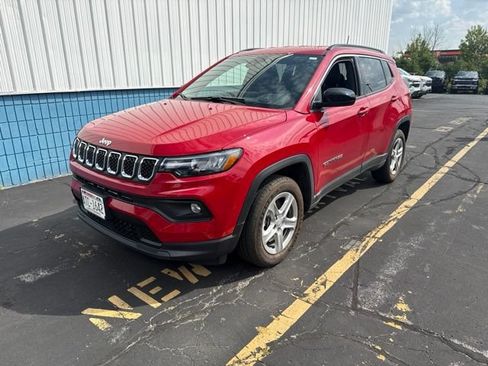 Used 2024 Jeep Compass Latitude AWD/4WD image 1