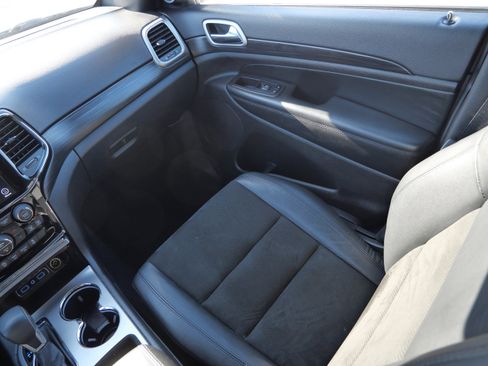 Used 2019 Jeep Grand Cherokee Altitude image 11