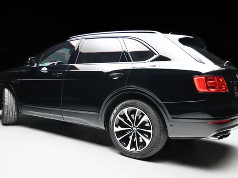 Used 2019 Bentley Bentayga image 29