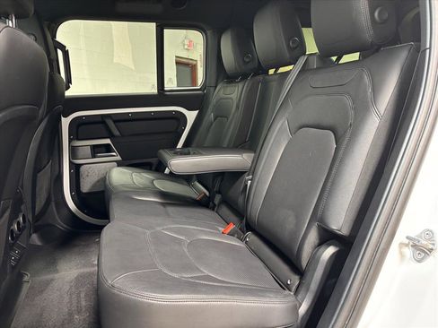 Used 2023 Land Rover Defender 130 S image 26