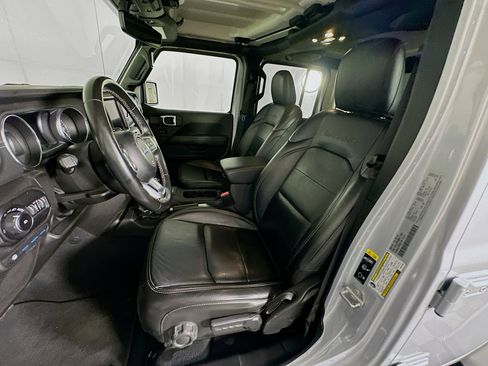 Used 2022 Jeep Wrangler Sahara image 13