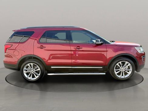 Used 2018 Ford Explorer XLT w/ Equipment Group 202A AWD/4WD image 7