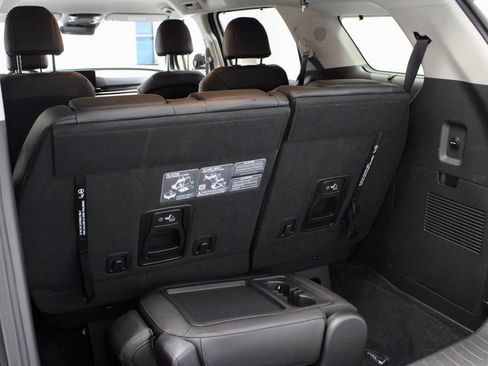 Used 2026 Kia Carnival EX FWD image 16
