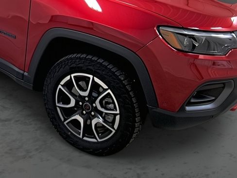 Used 2025 Jeep Compass Trailhawk w/ Trailhawk Elite Group AWD/4WD image 14