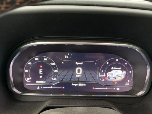 Used 2023 GMC Yukon XL AT4 image 5