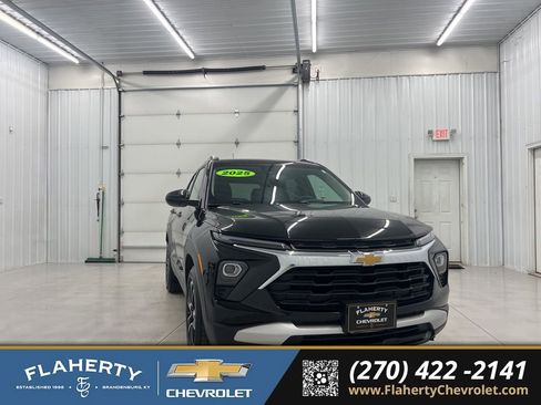 Used 2025 Chevrolet TrailBlazer LT image 1