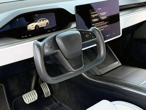 Used 2023 Tesla Model X Plaid image 21