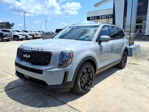 Used 2022 Kia Telluride EX w/ EX Premium Package AWD/4WD image 3