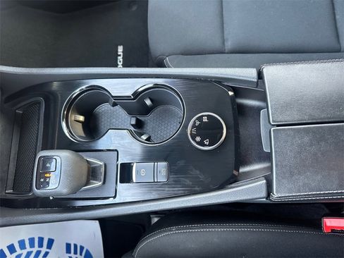 Used 2023 Nissan Rogue S image 11