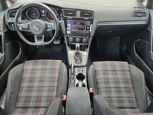 Used 2019 Volkswagen Golf 4-Door FWD image 16