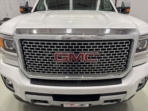 Used 2015 GMC Sierra 2500 Denali image 8