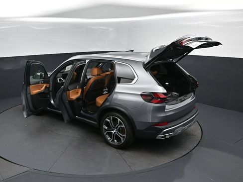 Certified 2026 BMW X5 sDrive40i w/ Climate Comfort Package RWD image 2