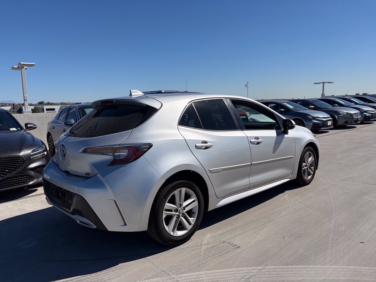 Used 2019 Toyota Corolla SE w/ Carpet Mat Package FWD image 2
