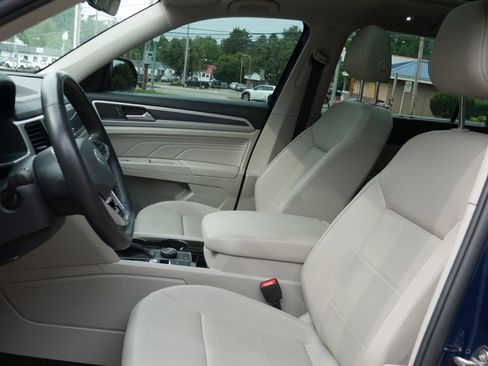 Used 2023 Volkswagen Atlas SEL R-Line AWD/4WD image 11