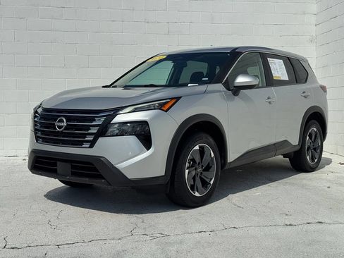 Used 2024 Nissan Rogue SV FWD image 9