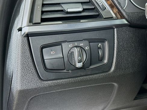 Used 2013 BMW 320i xDrive Sedan image 10