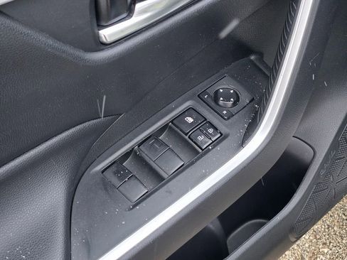 Used 2020 Toyota RAV4 XLE w/ Convenience Package image 27